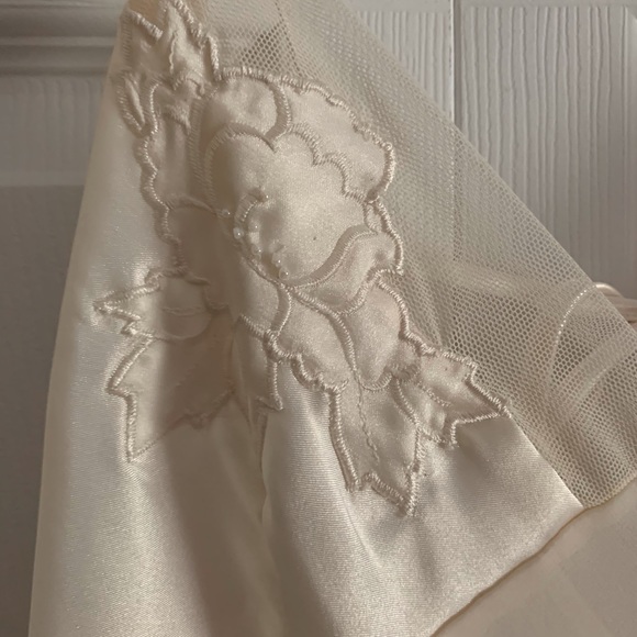 NWT Valarie Stevens Sheer Ivory Nightgown set - Picture 3 of 5